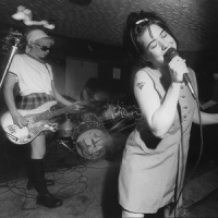 Обложка Bikini Kill