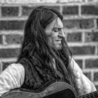 Обложка Estas Tonne