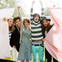 Обложка Grouplove