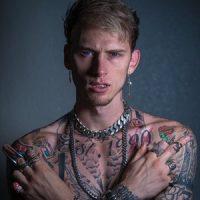 Обложка Machine Gun Kelly