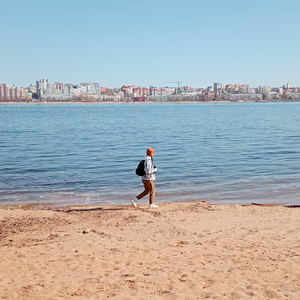 Пицца с ананасами