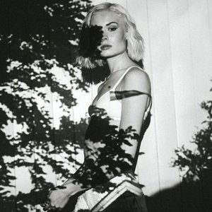Nina Nesbitt